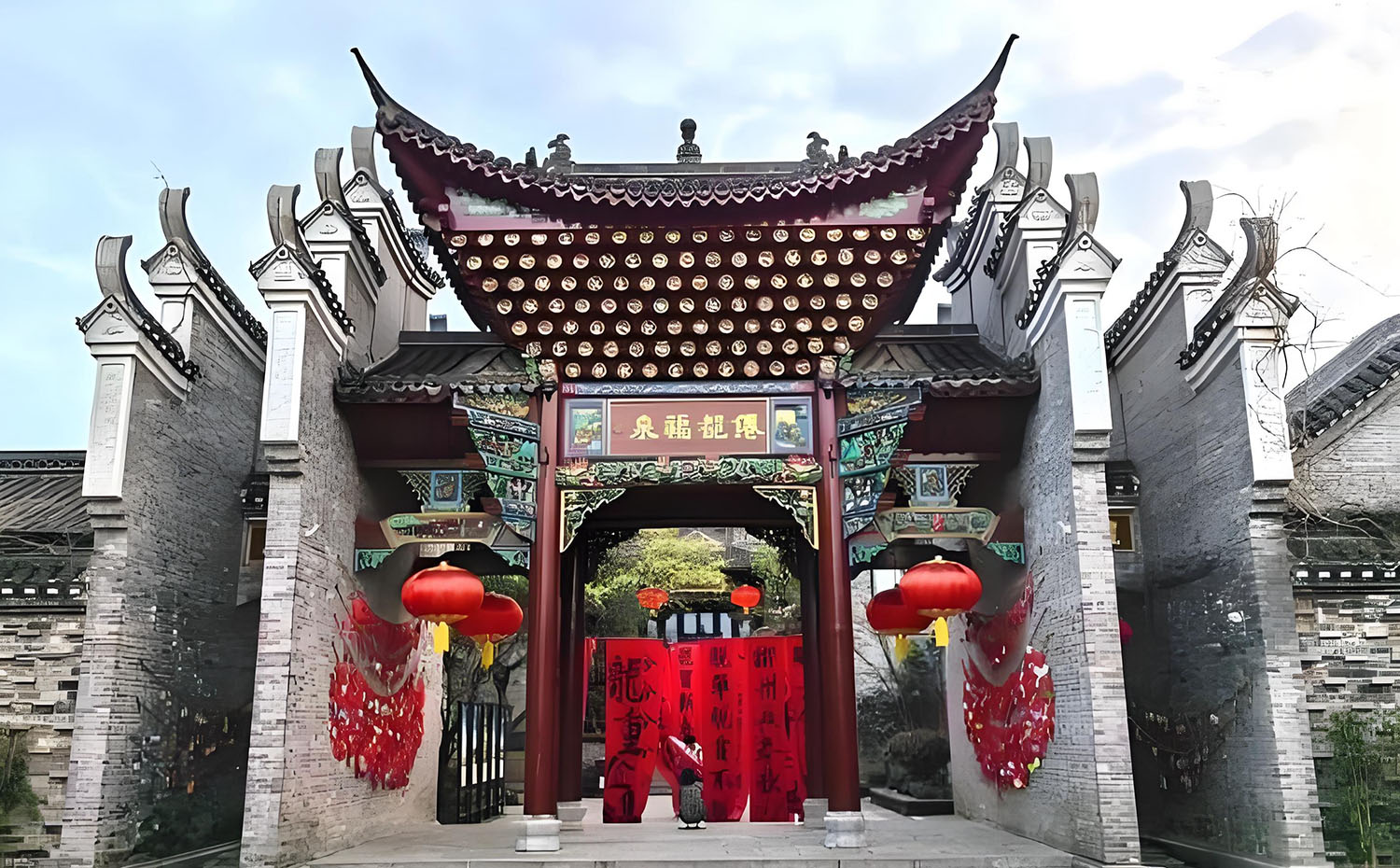 郴州红木牌匾定制：寺庙宗祠,园林景观,创意招牌,抱柱对联