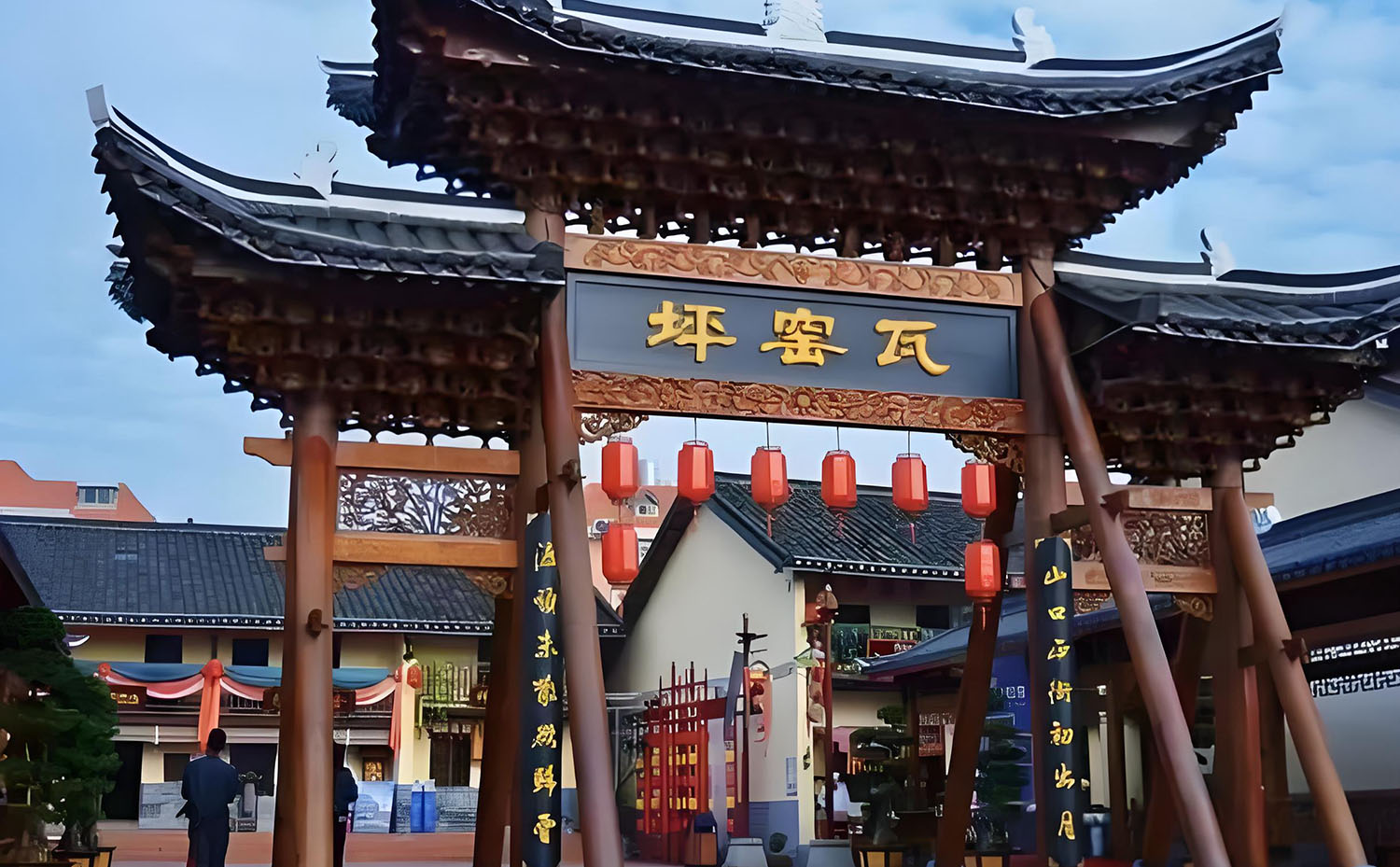 郴州红木牌匾定制：寺庙宗祠,园林景观,创意招牌,抱柱对联