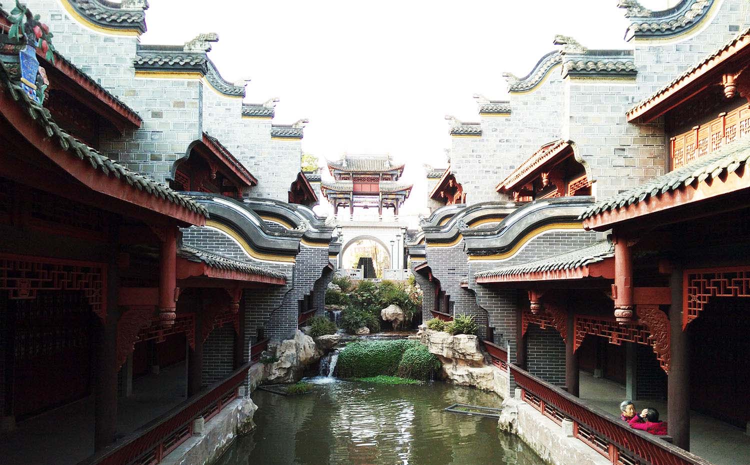 重庆璧山县红木牌匾定制：寺庙宗祠,园林景观,创意招牌,抱柱对联