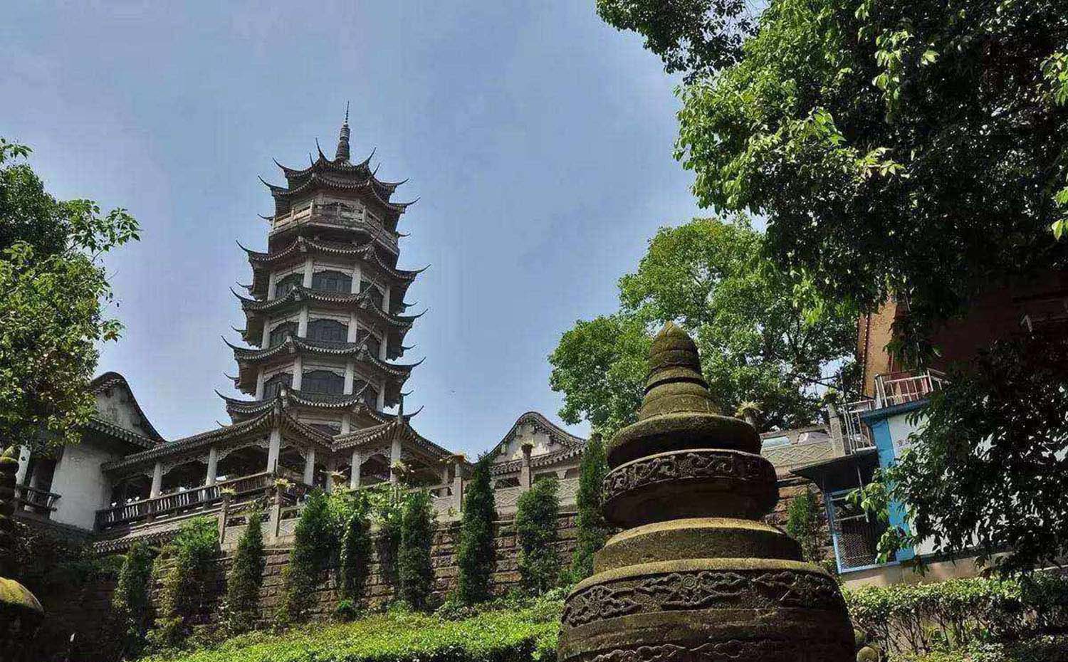 重庆九龙坡区红木牌匾定制：寺庙宗祠,园林景观,创意招牌,抱柱对联