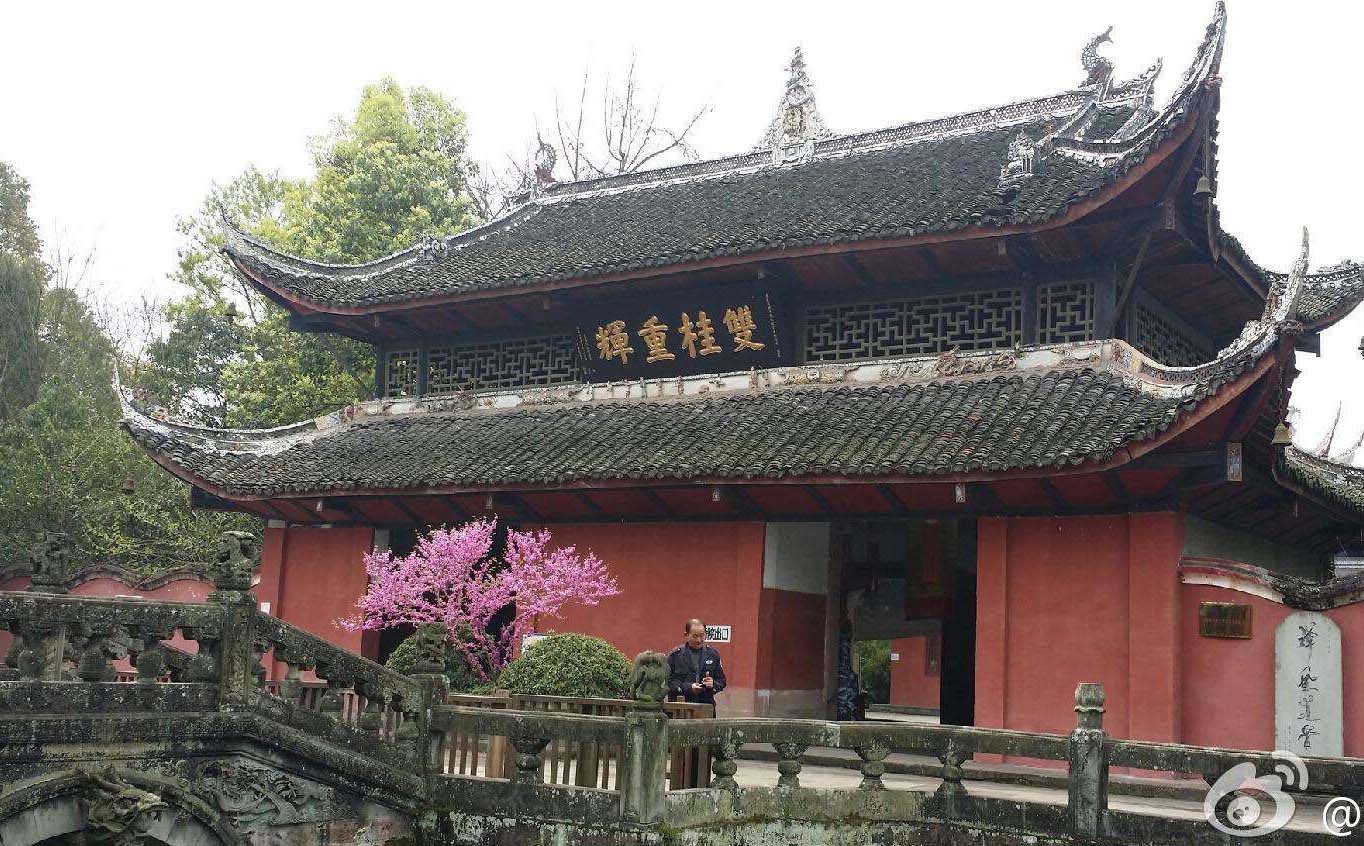 梁平红木牌匾定制：寺庙宗祠,园林景观,创意招牌,抱柱对联