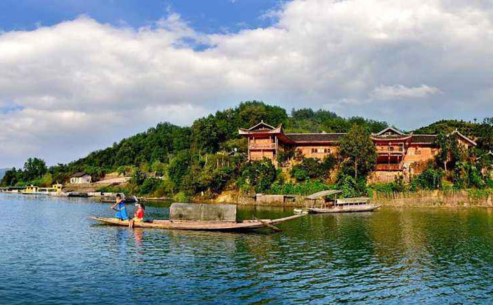 秀山县红木牌匾定制：寺庙宗祠,园林景观,创意招牌,抱柱对联