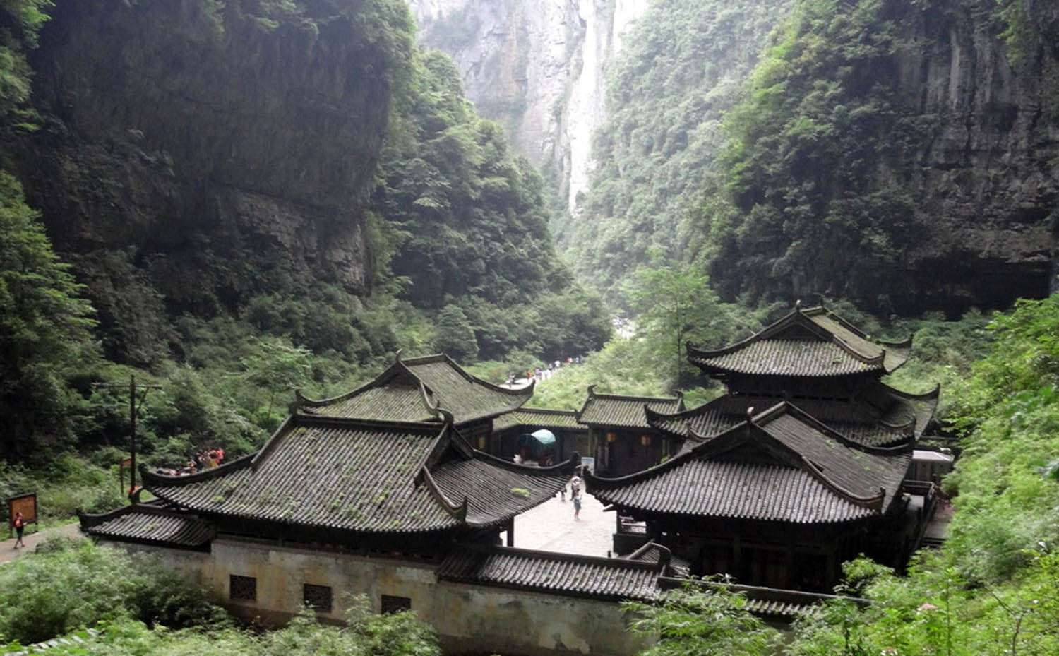 重庆武隆区红木牌匾定制：寺庙宗祠,园林景观,创意招牌,抱柱对联