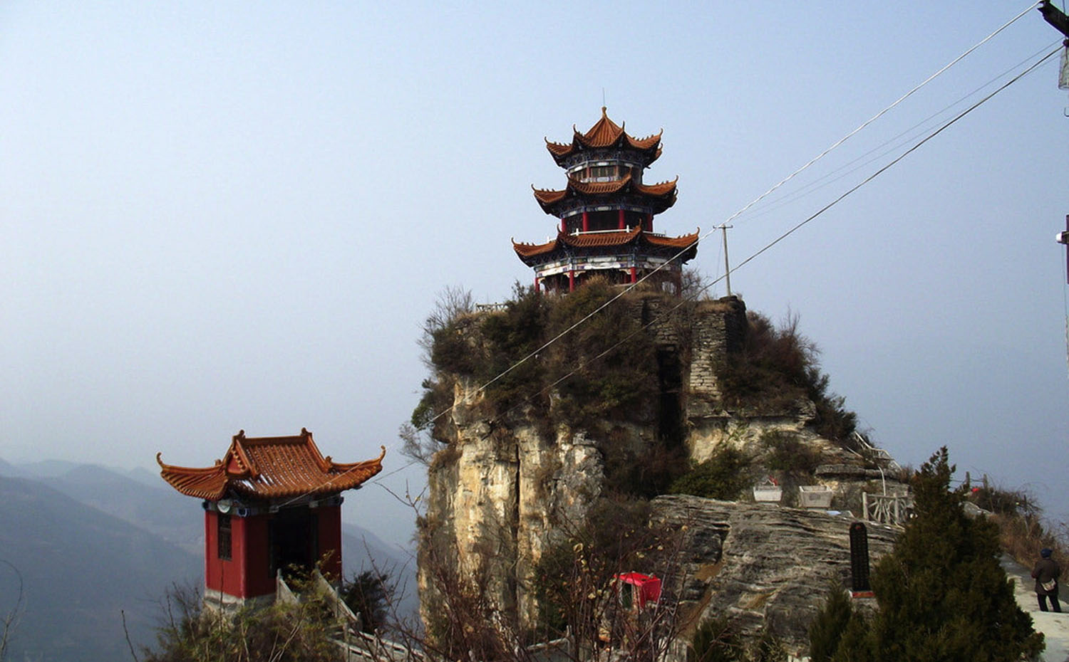 重庆红木牌匾定制：寺庙宗祠,园林景观,创意招牌,抱柱对联