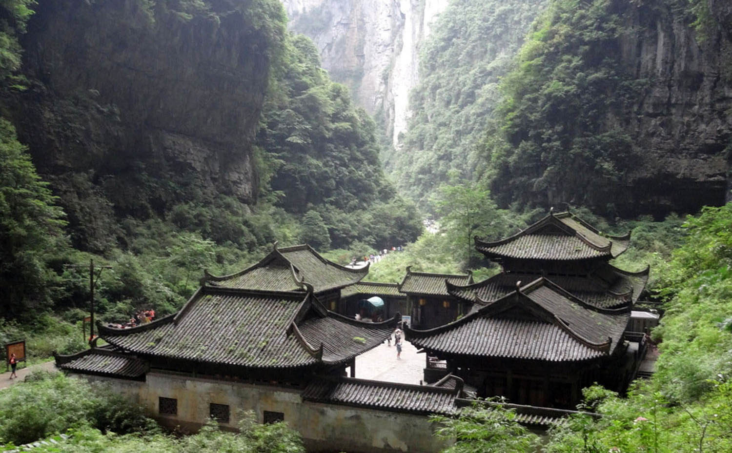 重庆红木牌匾定制：寺庙宗祠,园林景观,创意招牌,抱柱对联