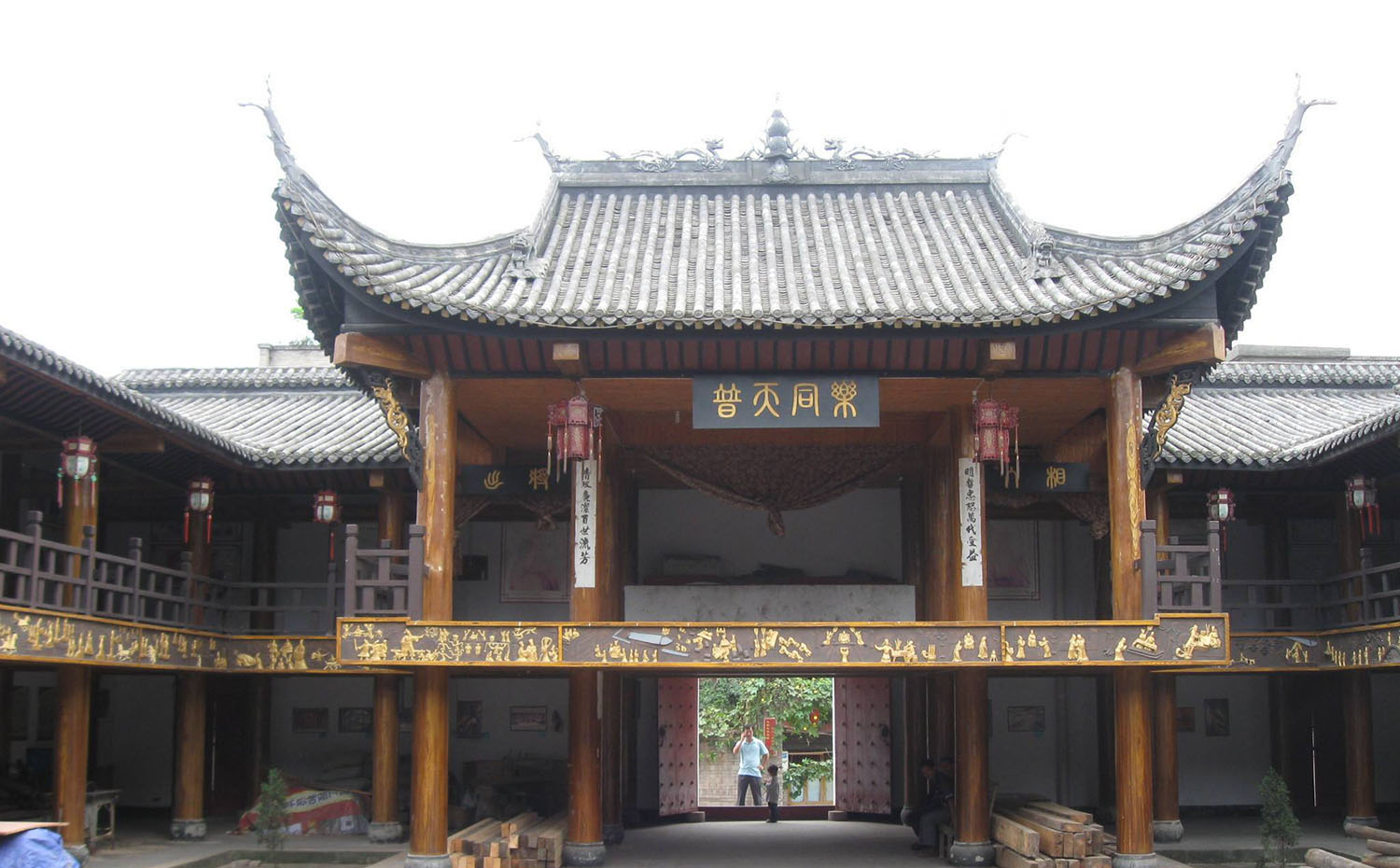 重庆红木牌匾定制：寺庙宗祠,园林景观,创意招牌,抱柱对联