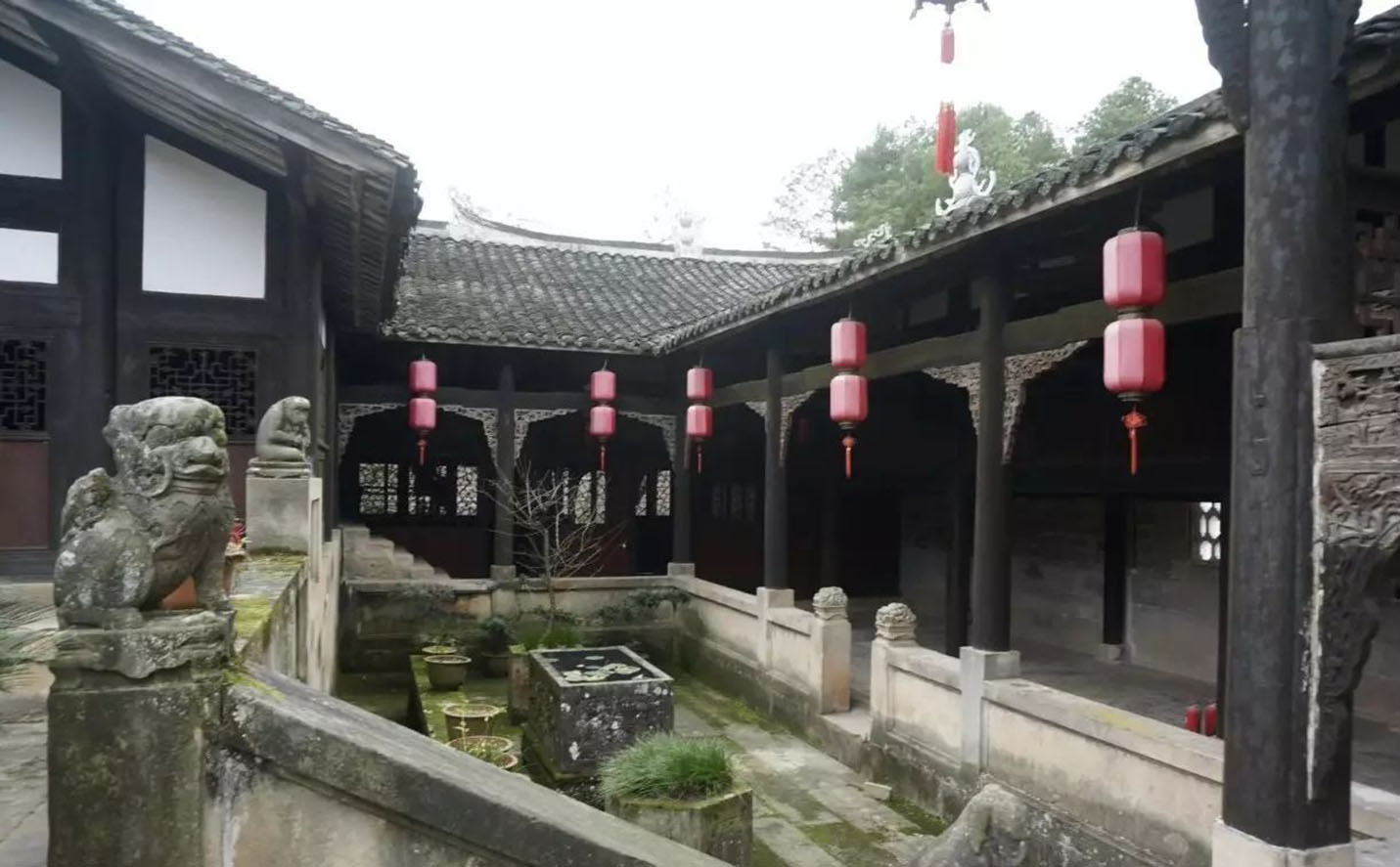 重庆红木牌匾定制：寺庙宗祠,园林景观,创意招牌,抱柱对联