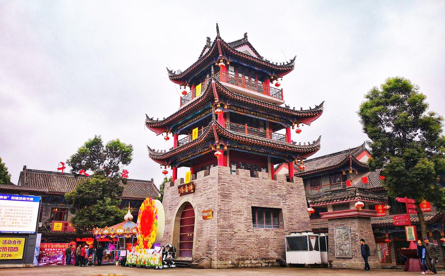 重庆红木牌匾定制：寺庙宗祠,园林景观,创意招牌,抱柱对联