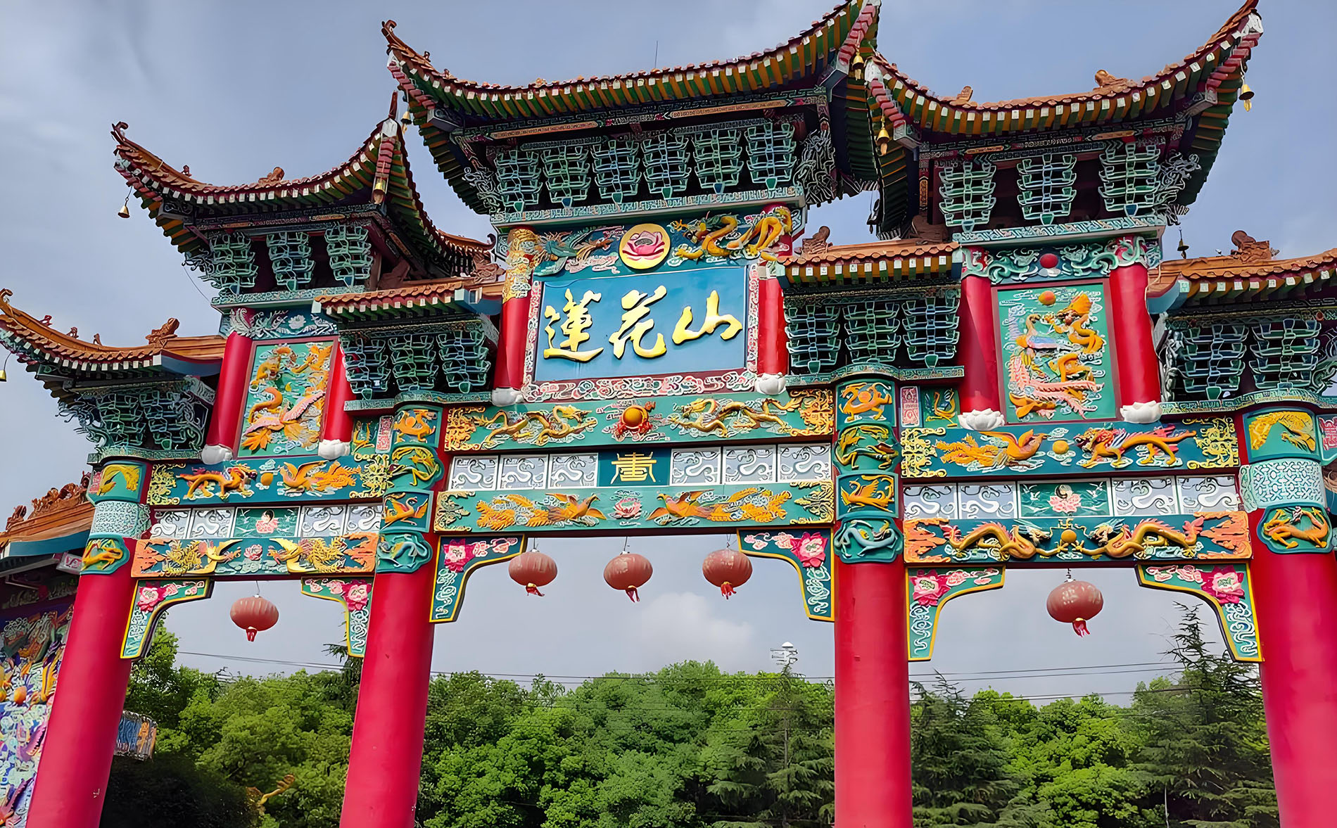 鄂城区红木牌匾定制：寺庙宗祠,园林景观,创意招牌,抱柱对联