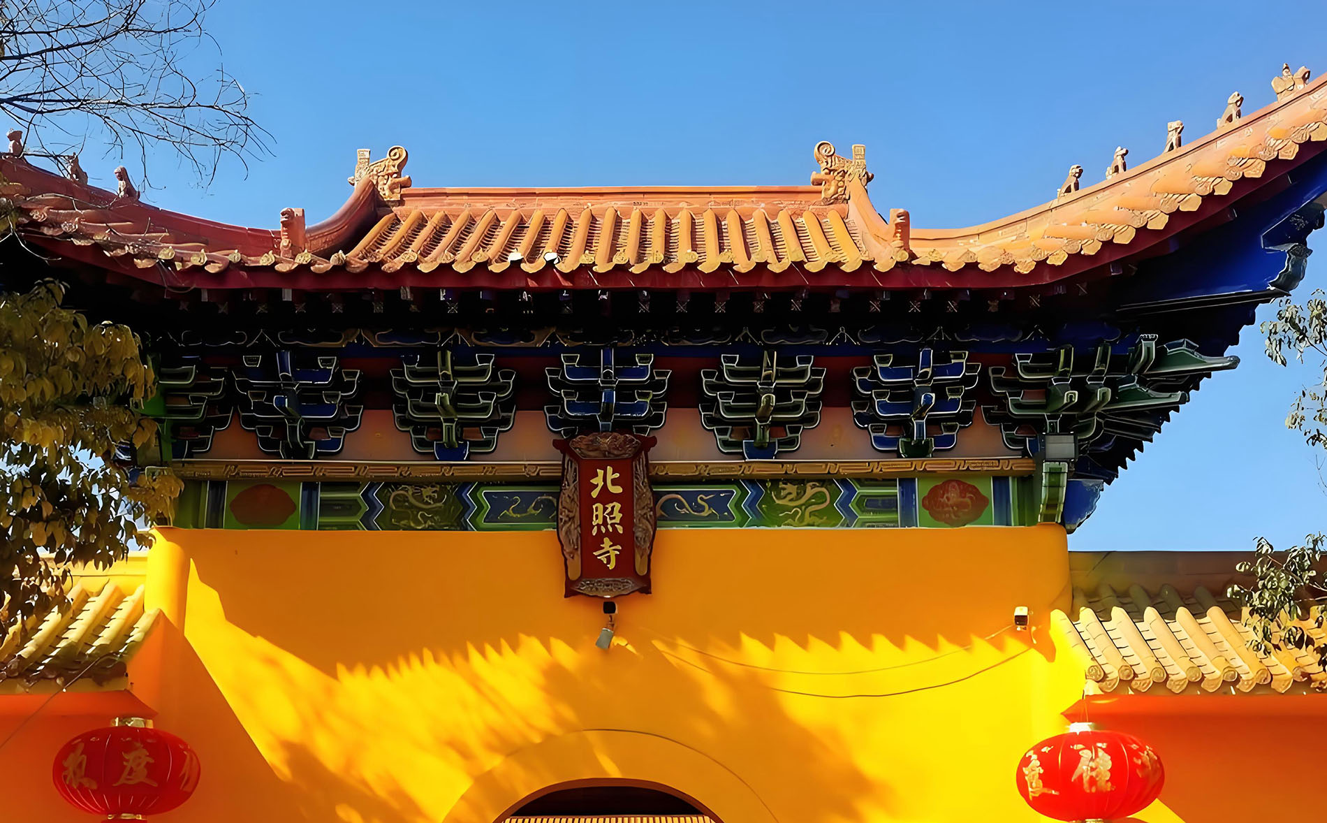 颍东区红木牌匾定制：寺庙宗祠,园林景观,创意招牌,抱柱对联