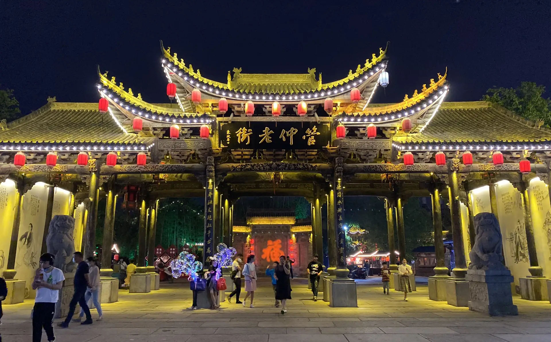 颖泉区红木牌匾定制：寺庙宗祠,园林景观,创意招牌,抱柱对联