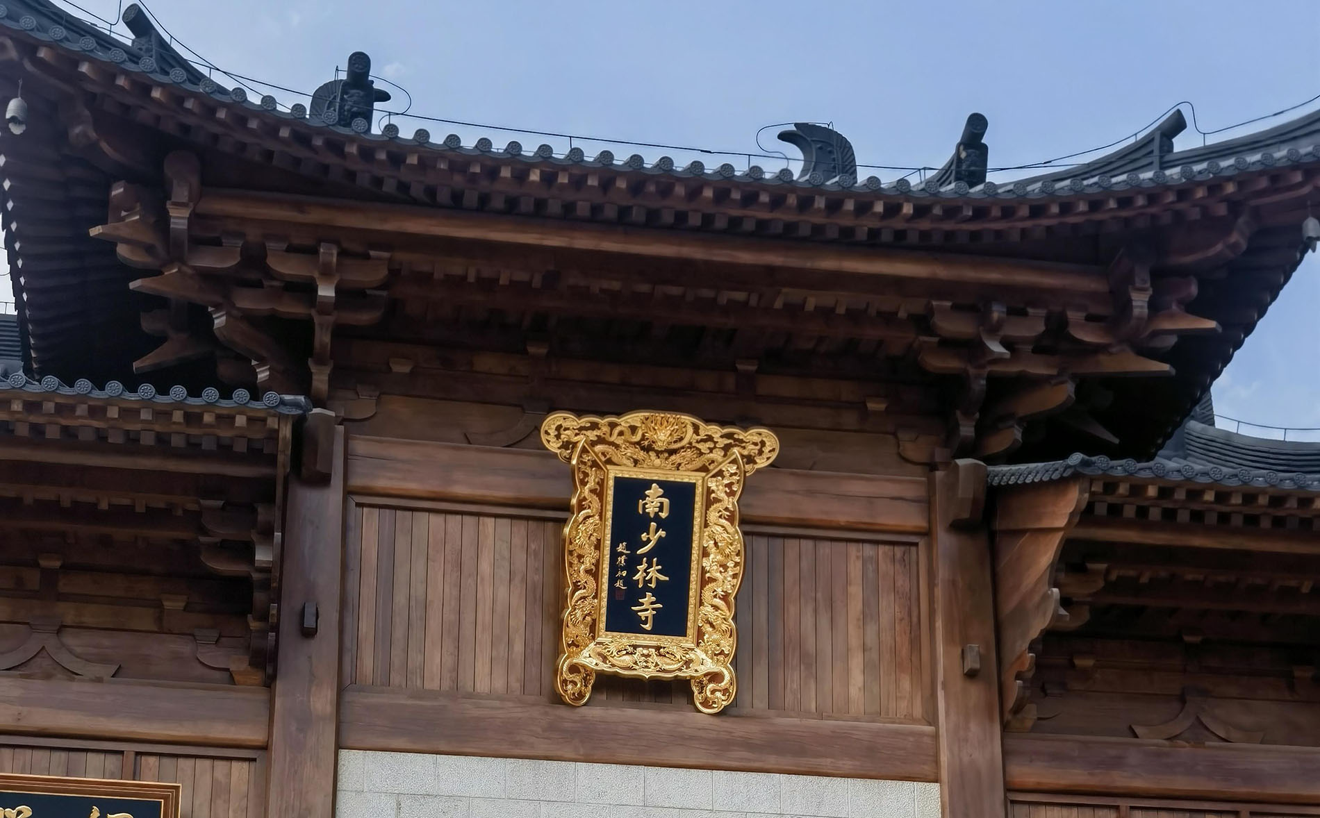 福清市红木牌匾定制：寺庙宗祠,园林景观,创意招牌,抱柱对联