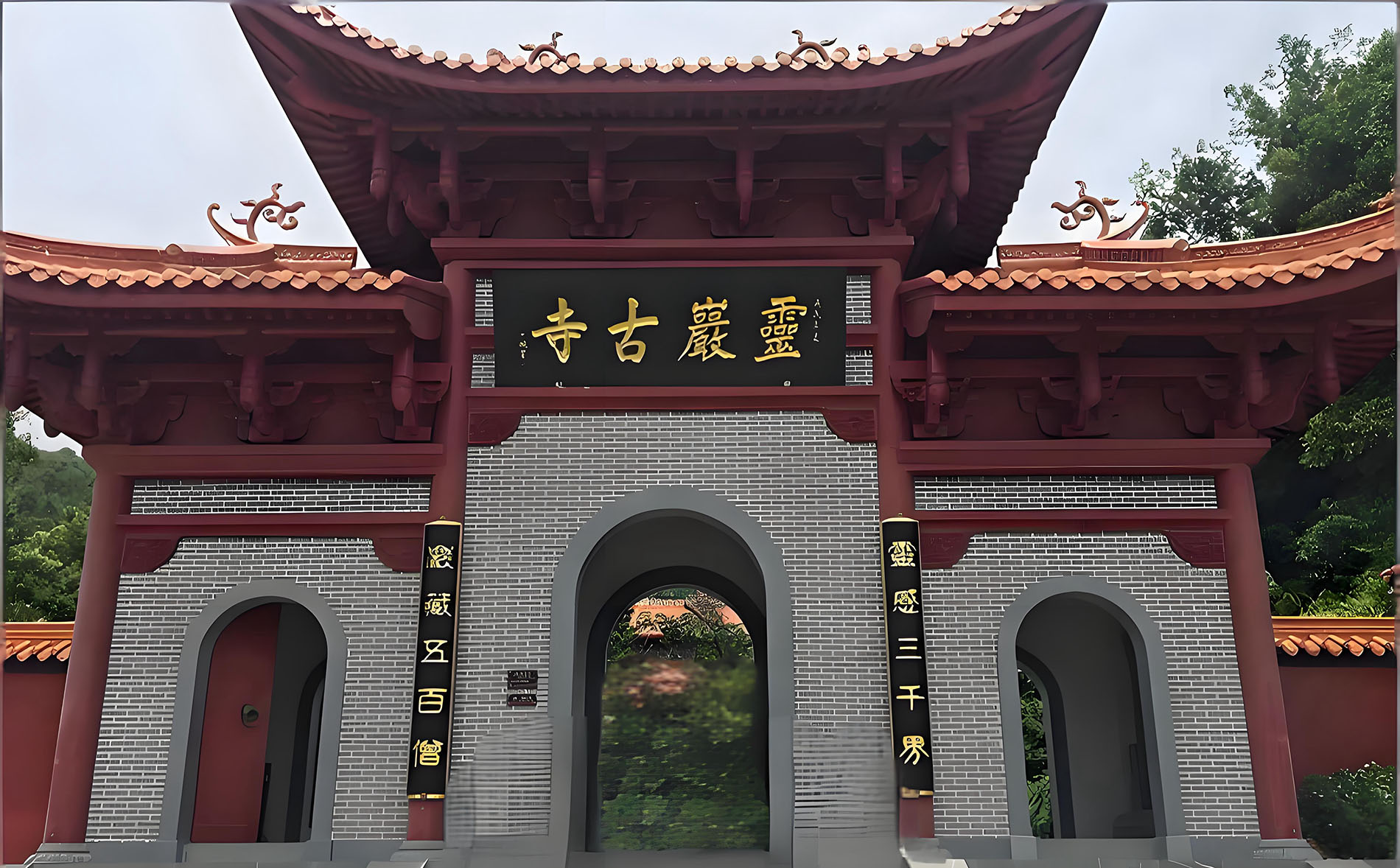 大余县红木牌匾定制：寺庙宗祠,园林景观,创意招牌,抱柱对联