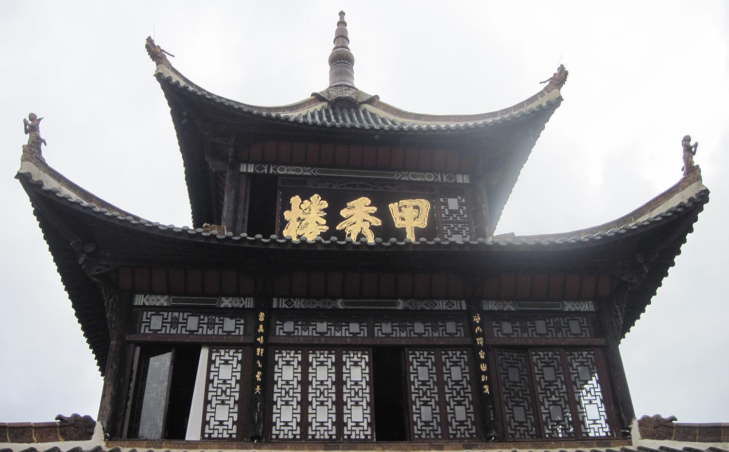 贵阳市红木牌匾对联，景观，宗祠，寺庙牌匾对联定制