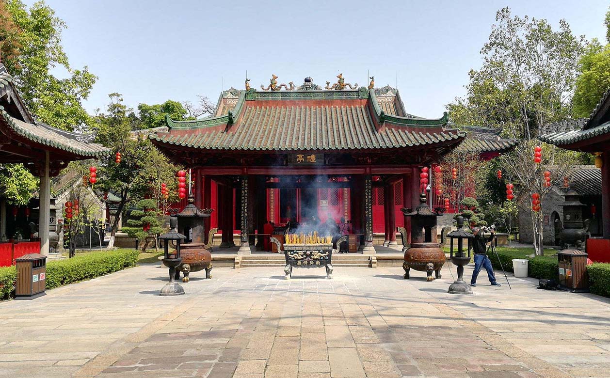 黄浦区红木牌匾定制：寺庙宗祠,园林景观,创意招牌,抱柱对联