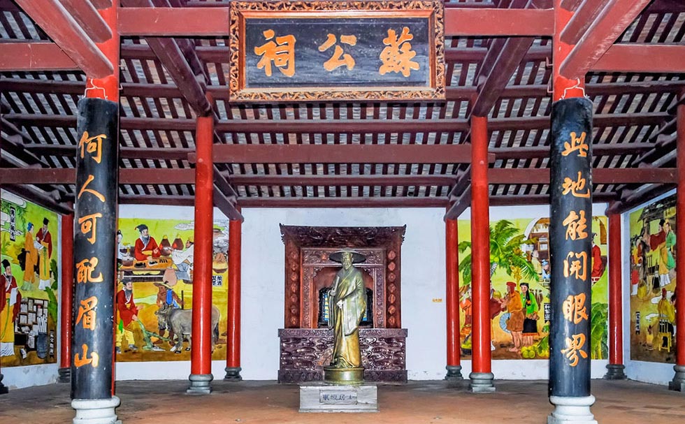 琼山区红木牌匾定制：寺庙宗祠,园林景观,创意招牌,抱柱对联