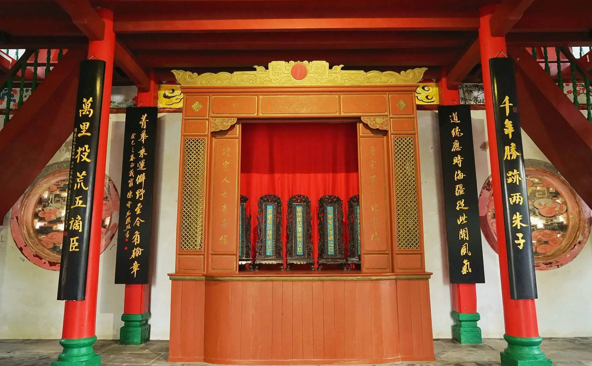 琼山区红木牌匾定制：寺庙宗祠,园林景观,创意招牌,抱柱对联