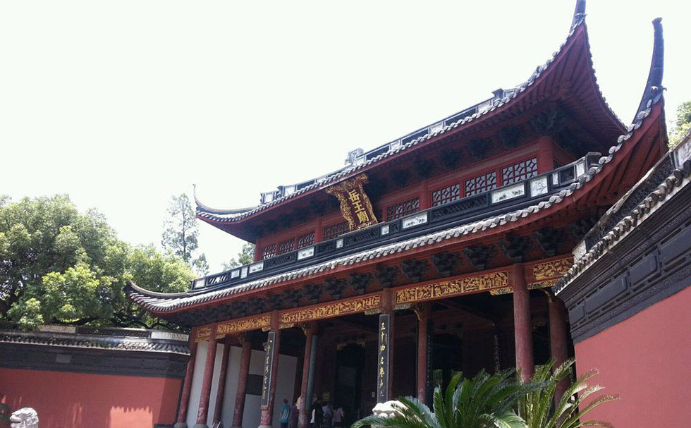 杭州红木牌匾定制：寺庙宗祠,园林景观,创意招牌,抱柱对联