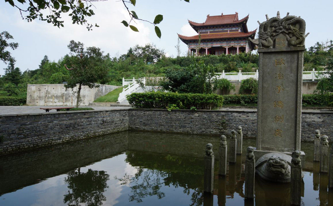 庐江县红木牌匾定制：寺庙宗祠,园林景观,创意招牌,抱柱对联