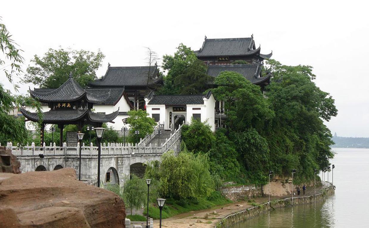 衡阳红木牌匾定制：寺庙宗祠,园林景观,创意招牌,抱柱对联