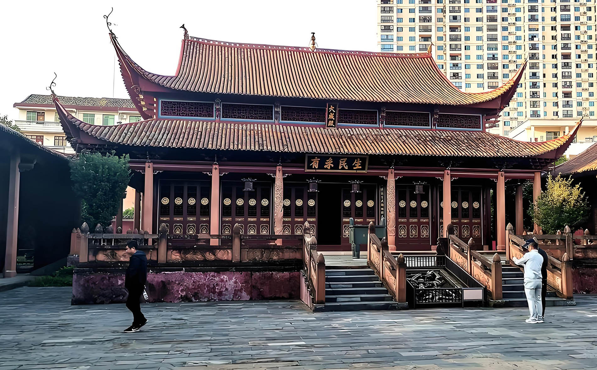 吉安红木牌匾定制：寺庙宗祠,园林景观,创意招牌,抱柱对联