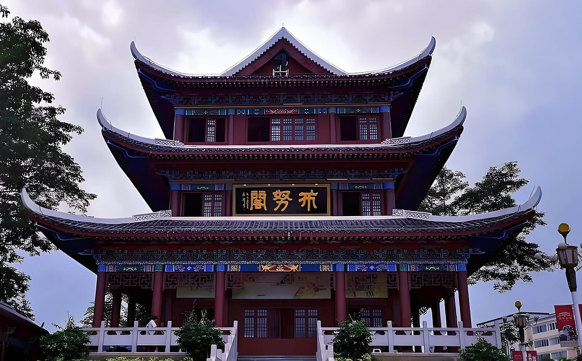 泰和县红木牌匾定制：寺庙宗祠,园林景观,创意招牌,抱柱对联