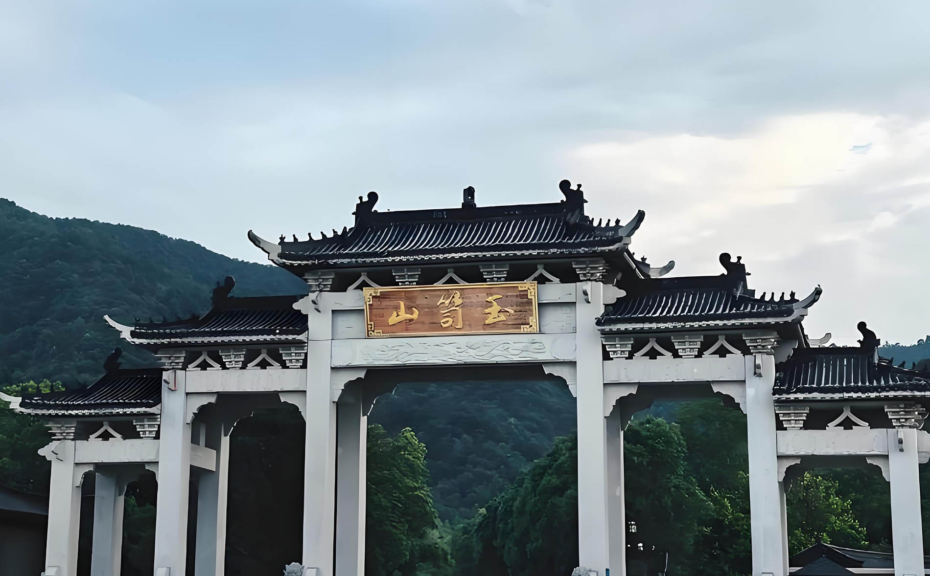 峡江县红木牌匾定制：寺庙宗祠,园林景观,创意招牌,抱柱对联