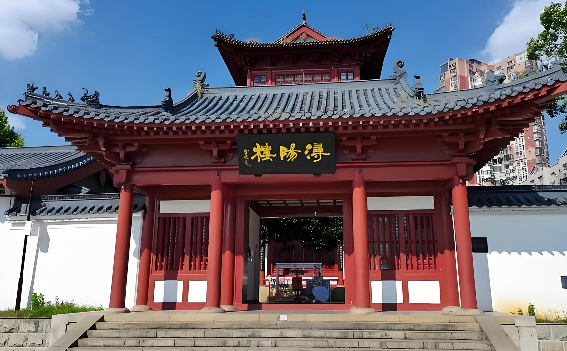 浔阳区红木牌匾定制：寺庙宗祠,园林景观,创意招牌,抱柱对联