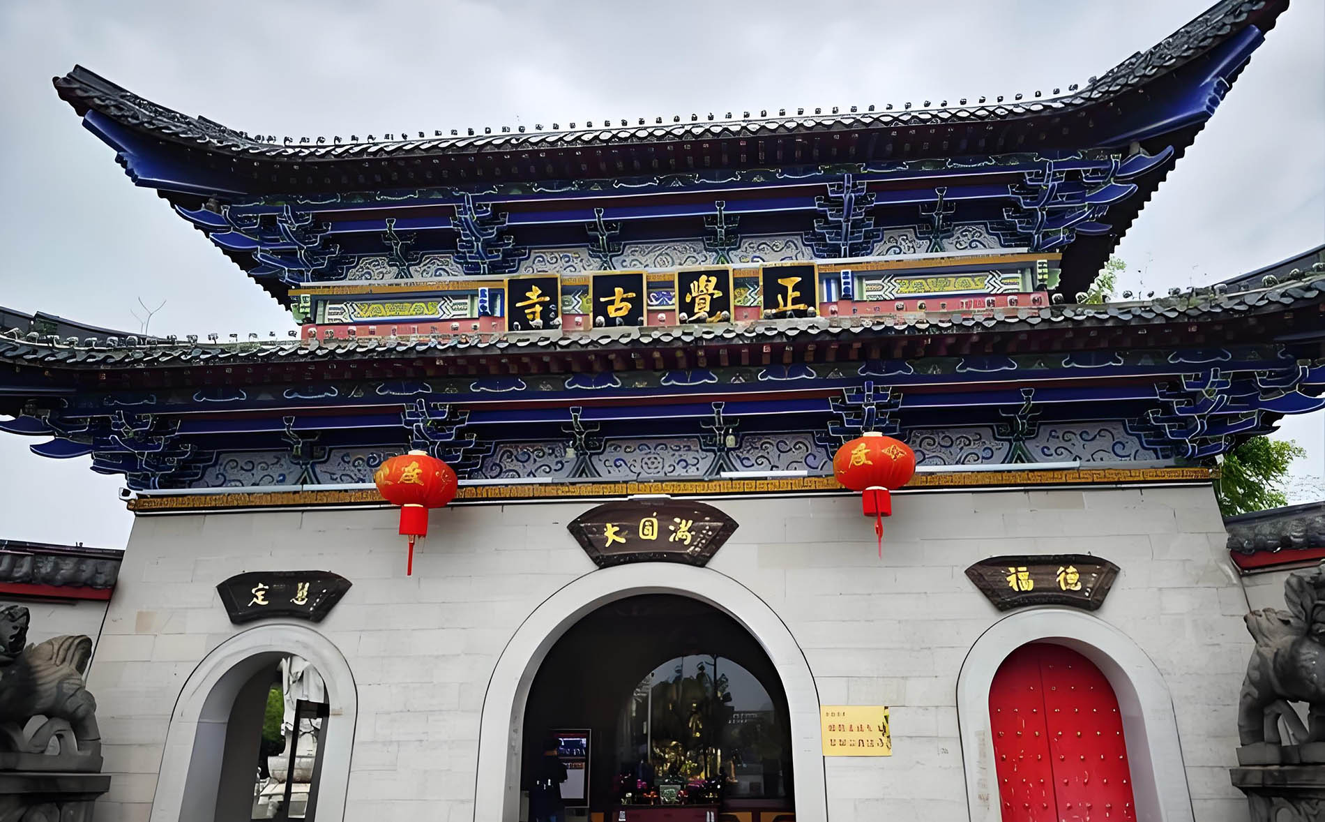 乐安县红木牌匾定制：寺庙宗祠,园林景观,创意招牌,抱柱对联