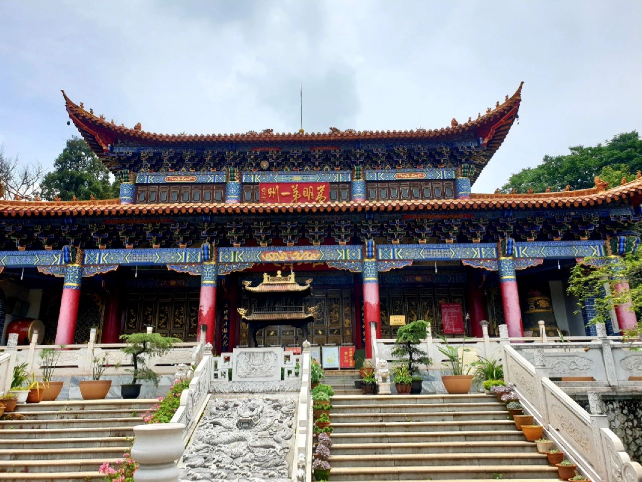 嵩明县红木牌匾定制：寺庙宗祠,园林景观,创意招牌,抱柱对联