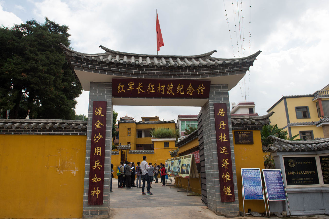 寻甸县红木牌匾定制：寺庙宗祠,园林景观,创意招牌,抱柱对联