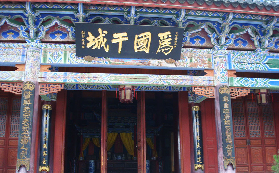 丽江红木牌匾定制：寺庙宗祠,园林景观,创意招牌,抱柱对联