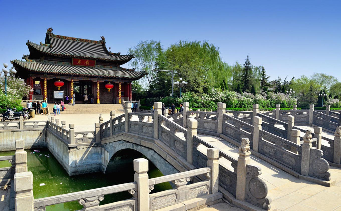 临汾市红木牌匾定制：寺庙宗祠,园林景观,创意招牌,抱柱对联