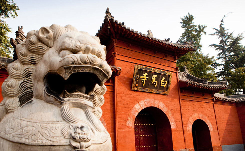 洛阳红木牌匾定制：寺庙宗祠,园林景观,创意招牌,抱柱对联