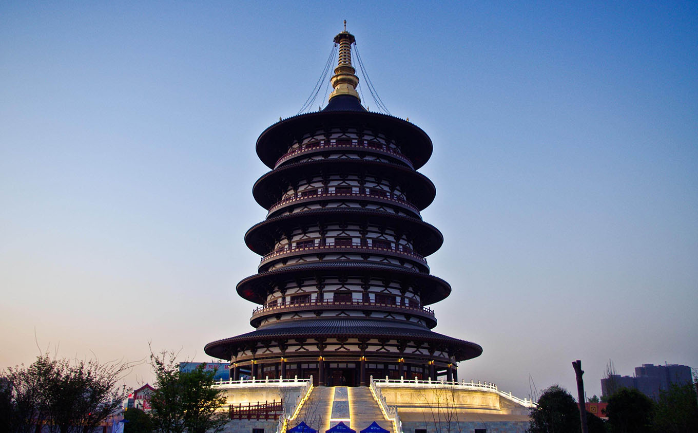 洛阳老城区红木牌匾定制：寺庙宗祠,园林景观,创意招牌,抱柱对联