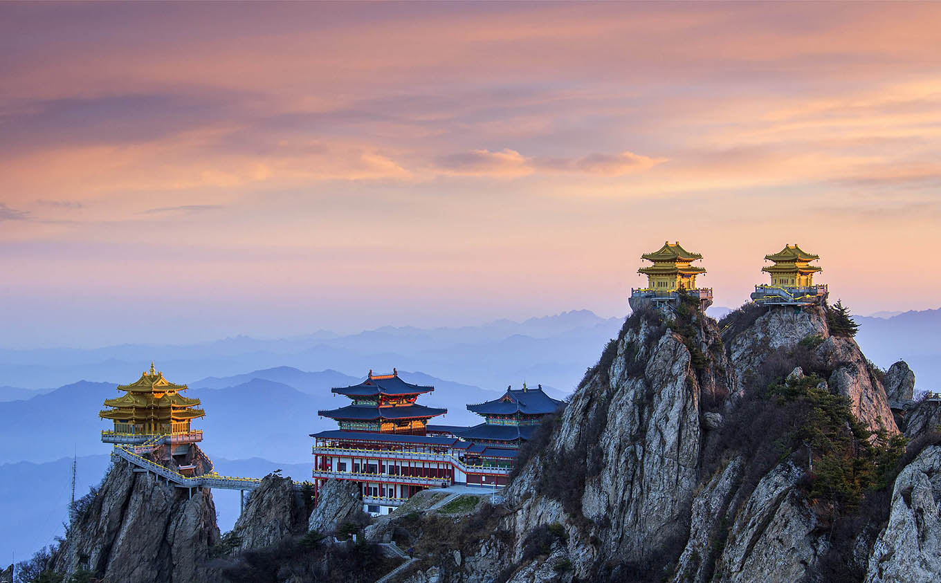 栾川县红木牌匾定制：寺庙宗祠,园林景观,创意招牌,抱柱对联