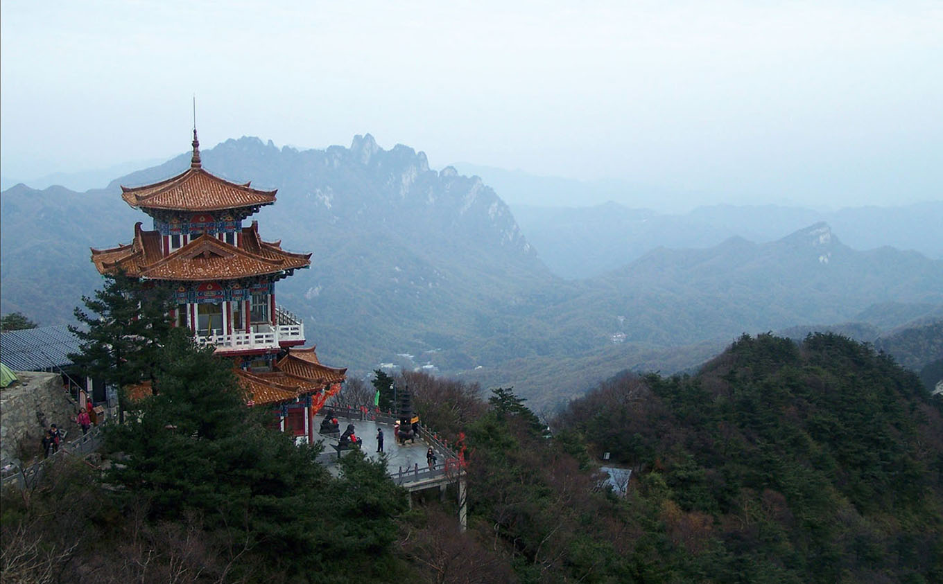 洛阳红木牌匾定制：寺庙宗祠,园林景观,创意招牌,抱柱对联