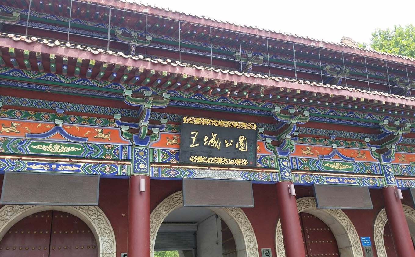 洛阳西工区红木牌匾定制：寺庙宗祠,园林景观,创意招牌,抱柱对联