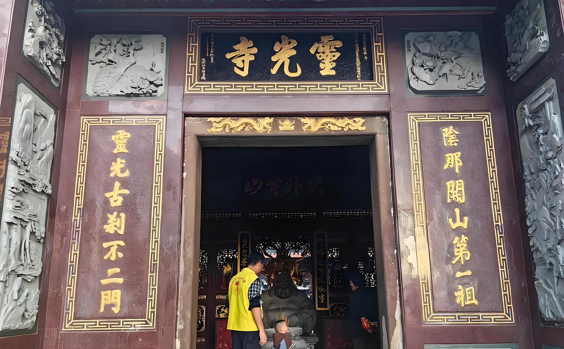 梅江区红木牌匾定制：寺庙宗祠,园林景观,创意招牌,抱柱对联