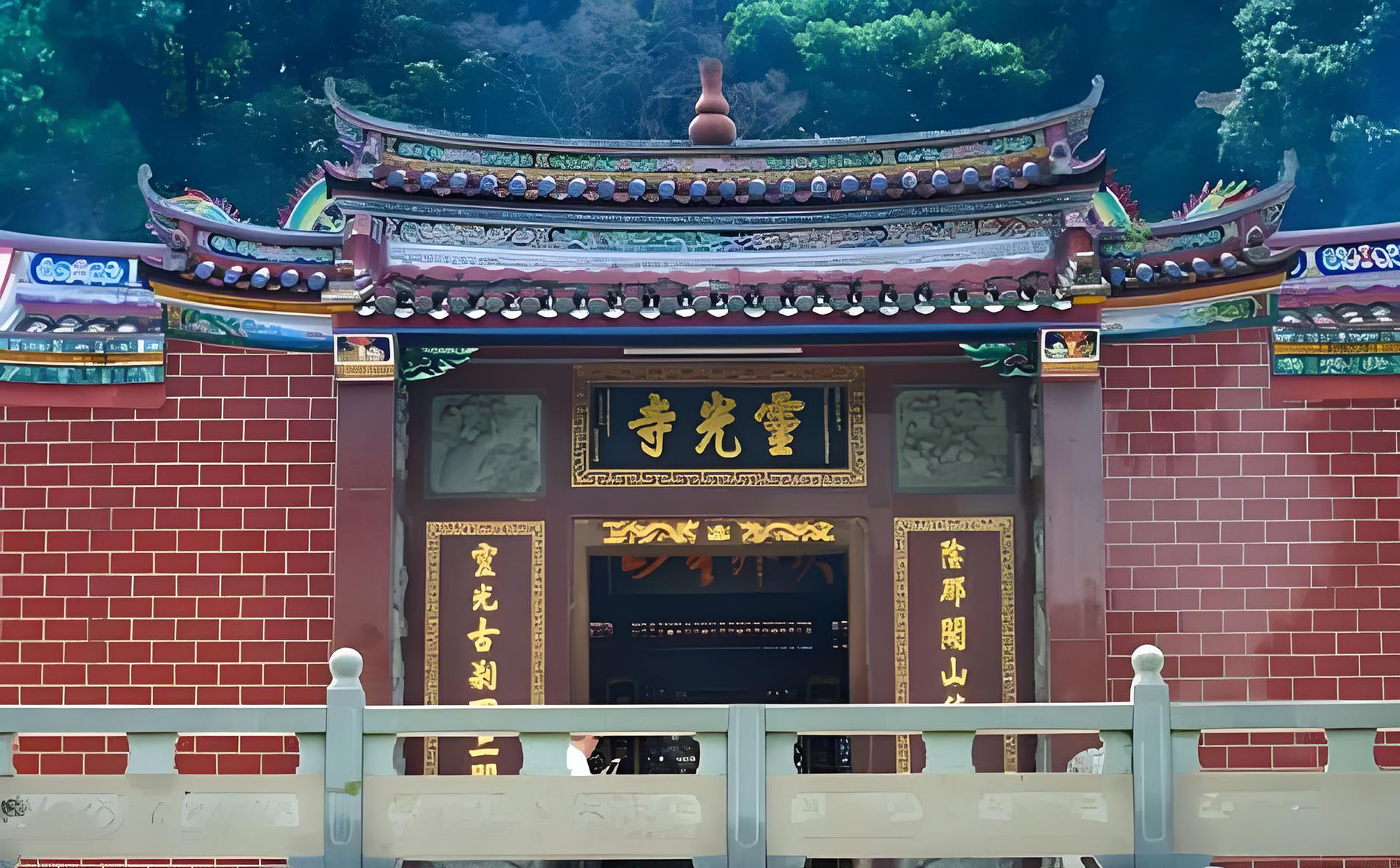 梅县区红木牌匾定制：寺庙宗祠,园林景观,创意招牌,抱柱对联