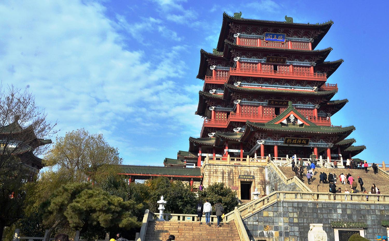 南昌东湖区红木牌匾定制：寺庙宗祠,园林景观,创意招牌,抱柱对联