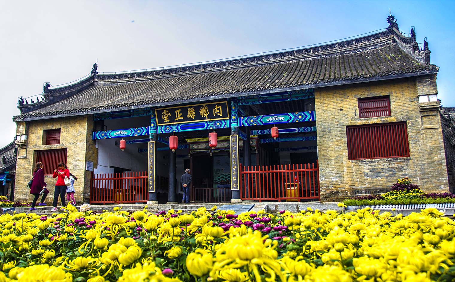 南阳市红木牌匾定制：寺庙宗祠,园林景观,店招门头,抱柱对联