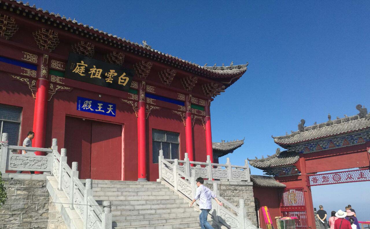 桐柏县红木牌匾定制：寺庙宗祠,园林景观,店招门头,抱柱对联