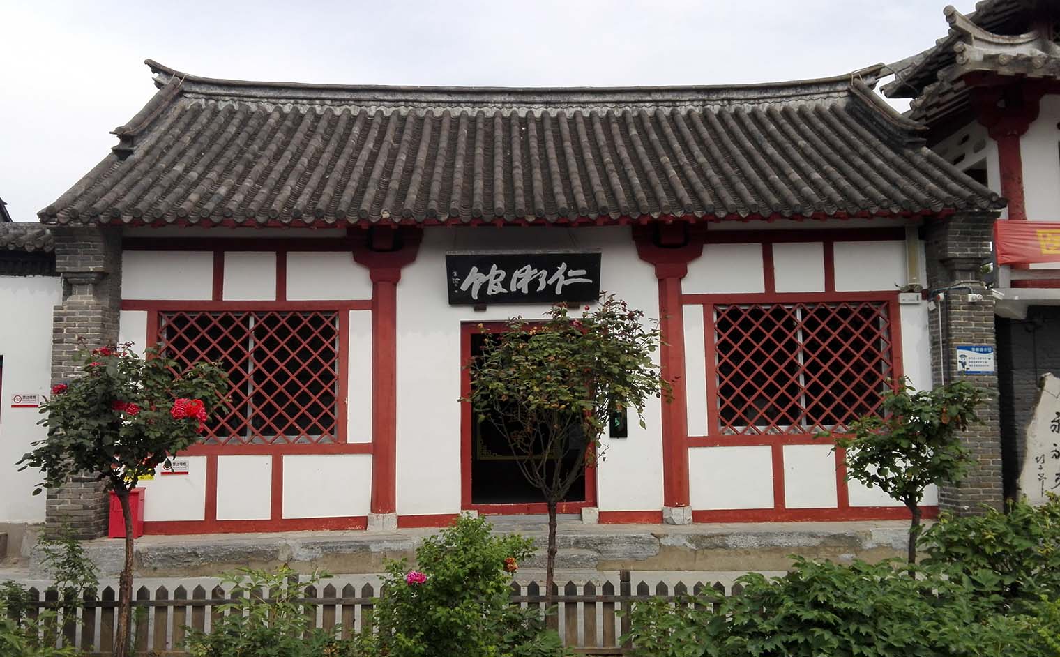 宛城区红木牌匾定制：寺庙宗祠,园林景观,店招门头,抱柱对联