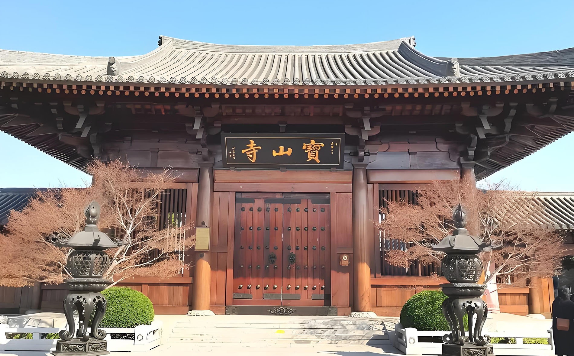 宝山区红木牌匾定制：寺庙宗祠,园林景观,创意招牌,抱柱对联,上海城隍庙,老庙黄金牌匾