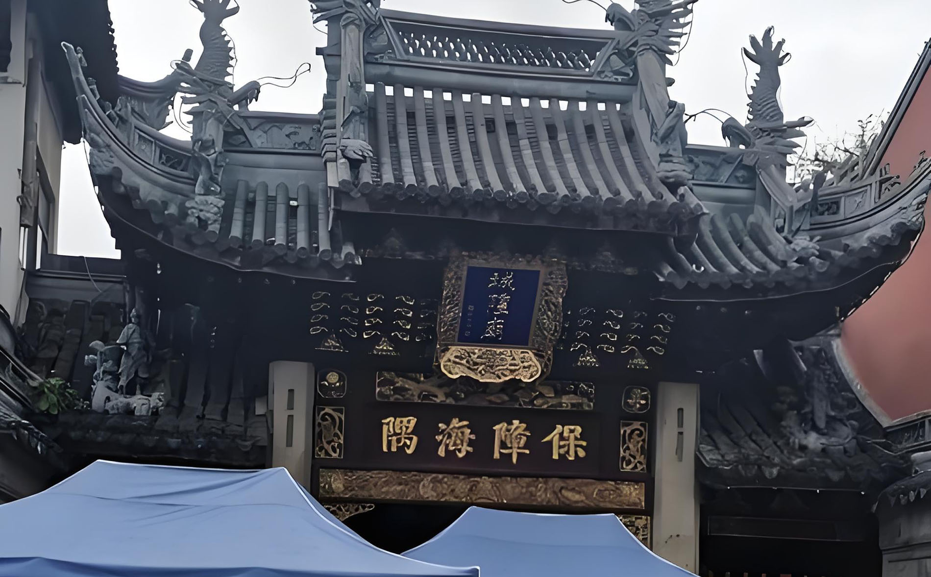 黄浦区红木牌匾定制：寺庙宗祠,园林景观,创意招牌,抱柱对联,上海城隍庙,老庙黄金牌匾