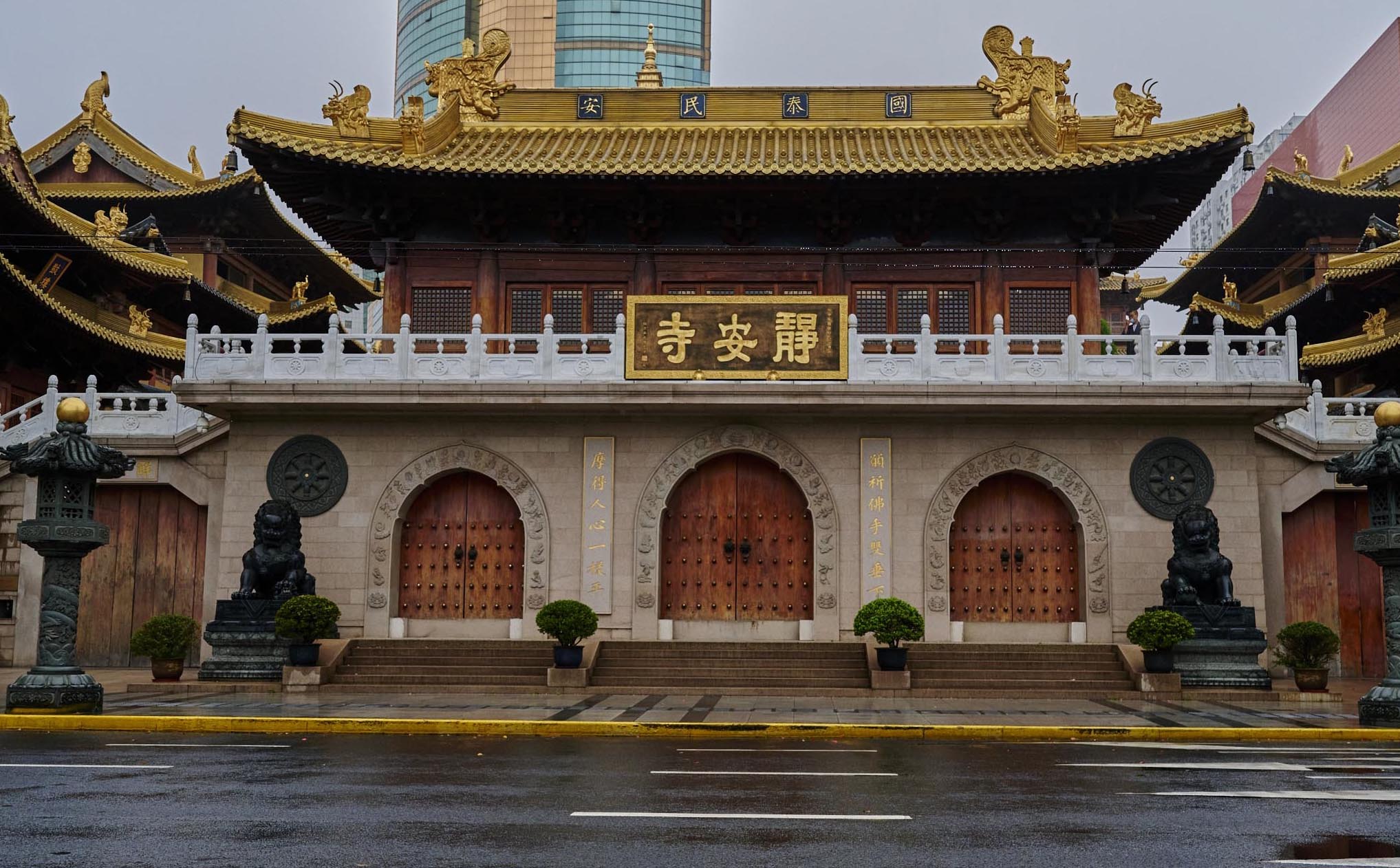 静安区红木牌匾定制：寺庙宗祠,园林景观,创意招牌,抱柱对联,上海城隍庙,老庙黄金牌匾