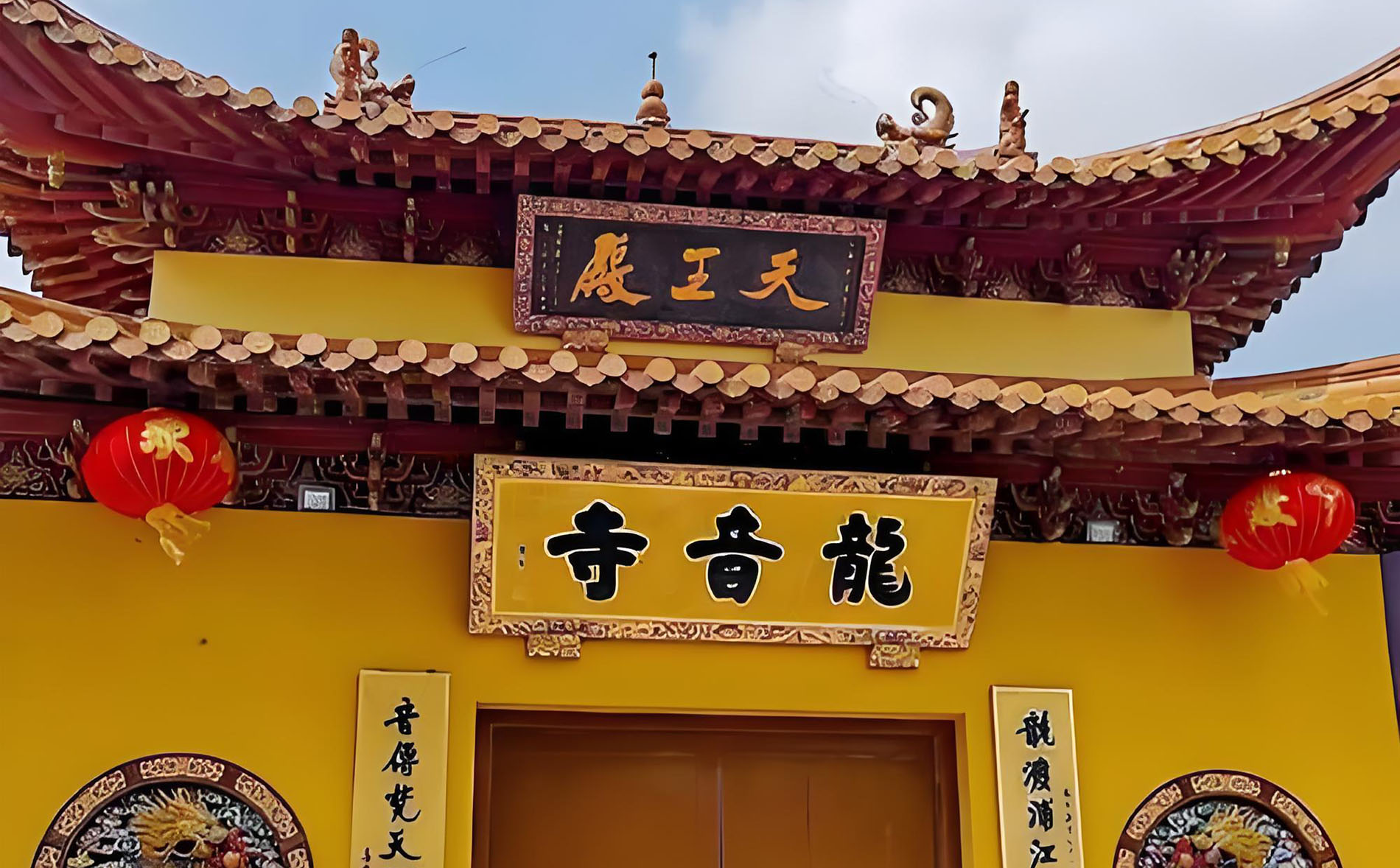 闵行区红木牌匾定制：寺庙宗祠,园林景观,创意招牌,抱柱对联,上海城隍庙,老庙黄金牌匾
