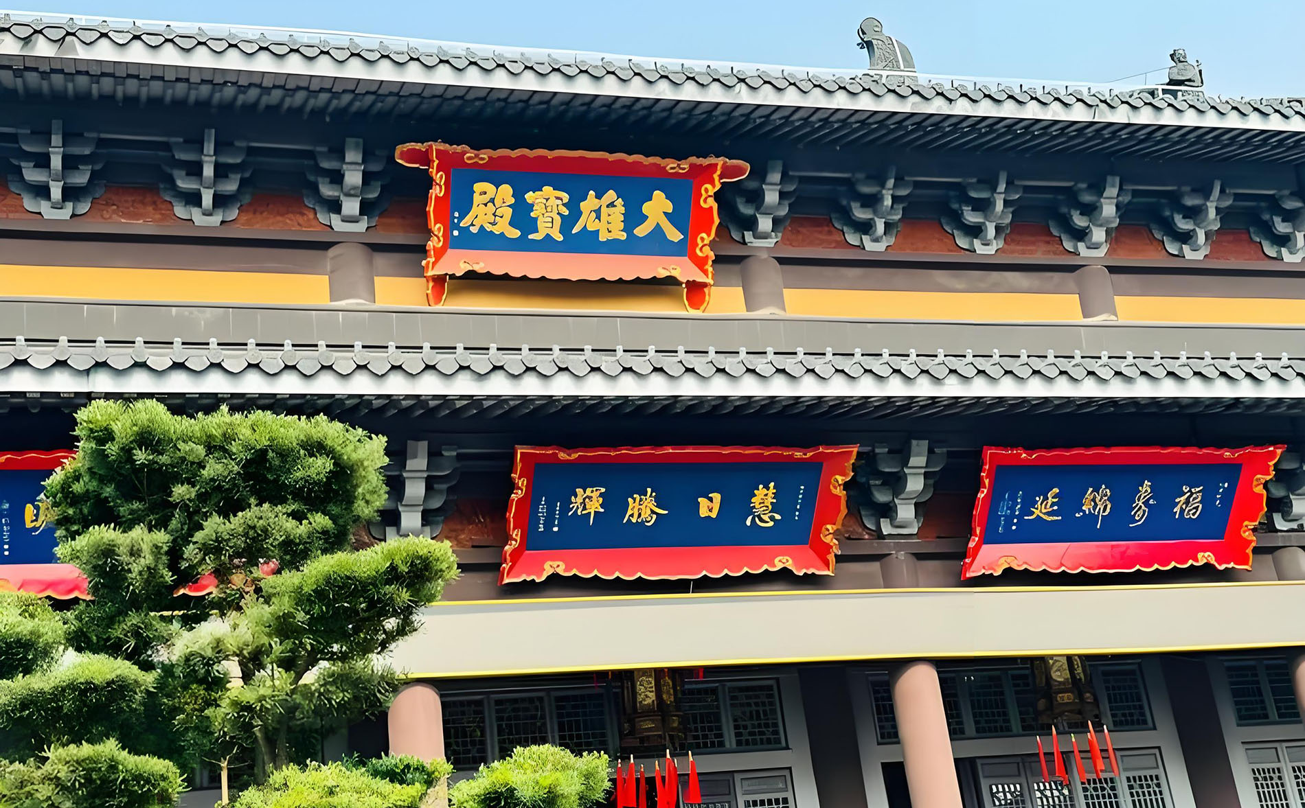 徐汇区红木牌匾定制：寺庙宗祠,园林景观,创意招牌,抱柱对联,上海城隍庙,老庙黄金牌匾
