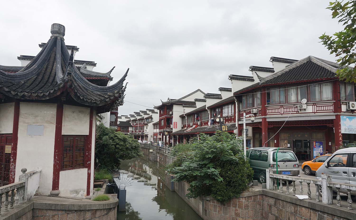 松江区红木牌匾定制：寺庙宗祠,园林景观,创意招牌,抱柱对联,上海城隍庙,老庙黄金牌匾